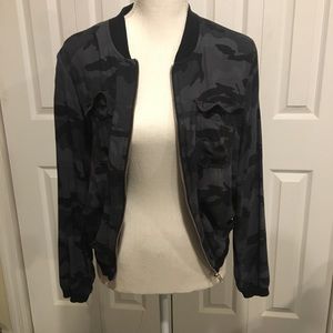 Lightweight camo zip up bomber jacket